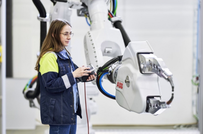 ABB expande família de robôs de grande porte com quatro modelos
